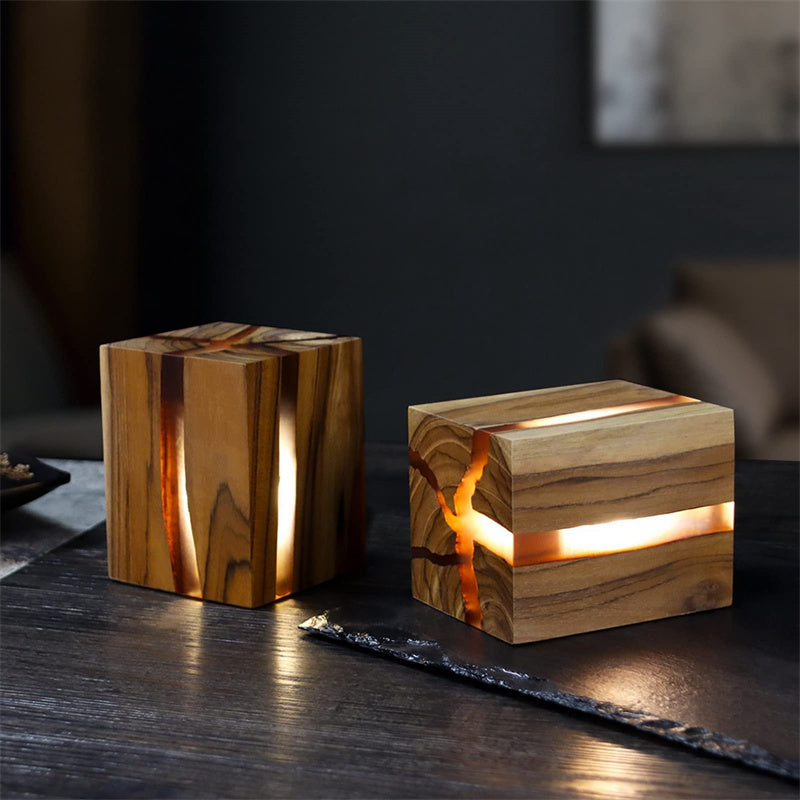 Houten oplaadbare tafellamp van Eriks-shop, compact design met warme verlichting voor op tafel of bureau