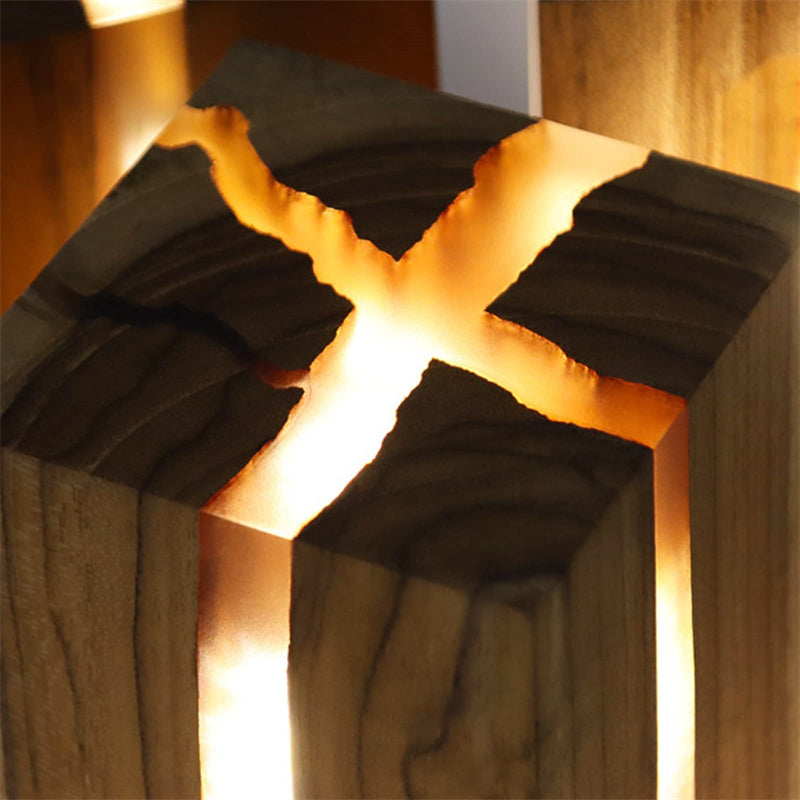 Houten oplaadbare tafellamp van Eriks-shop met warme verlichting en modern design, geschikt voor sfeervolle verlichting.