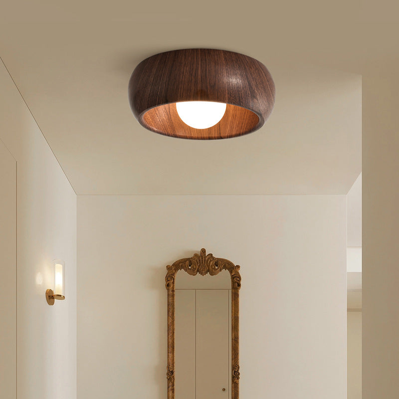 Houten plafondlamp van Eriks-shop met een warm houten ontwerp en een moderne uitstraling, hangend aan het plafond.