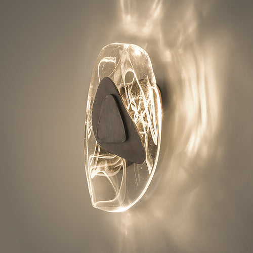 Christalen wandlamp van Eriks-shop, moderne lichtarmatuur met strakke ontwerpen voor binnengebruik, zichtbaar in de afbeelding.
