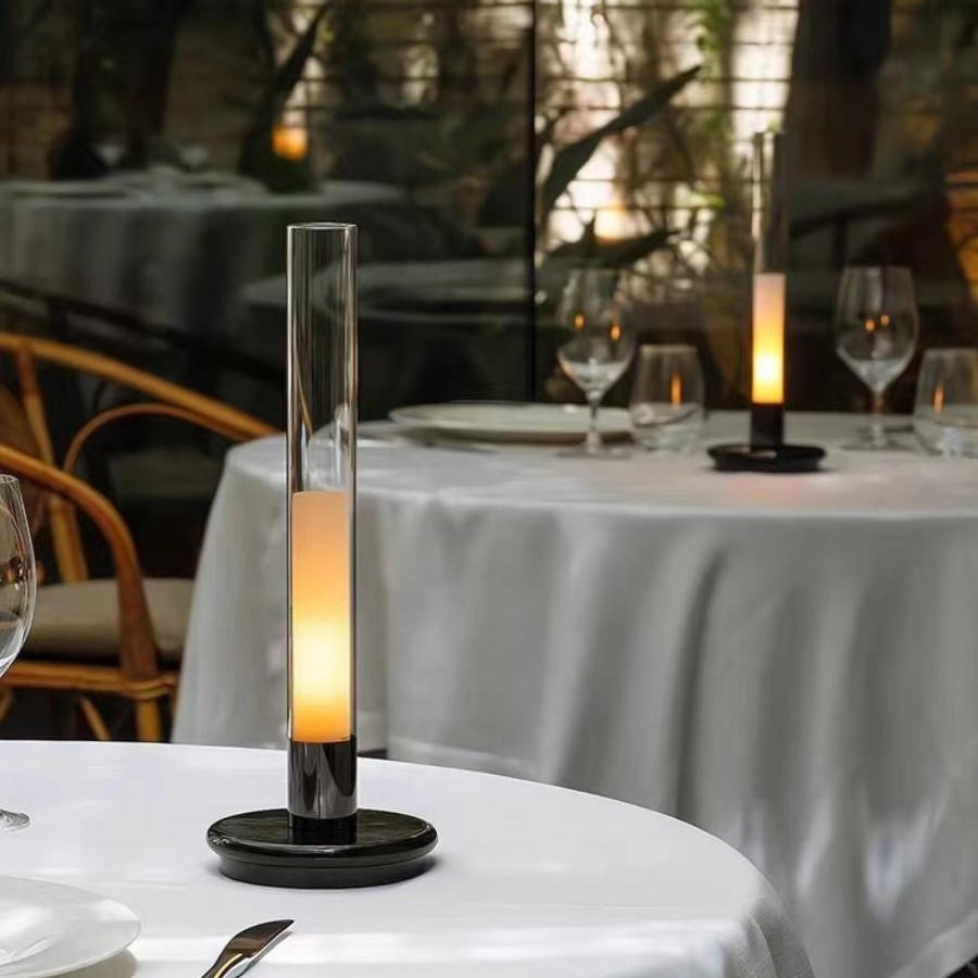 Tischlampe mit Kerzenlicht